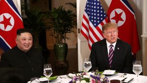 Foto: Makan Malam Akrab Donald Trump Bareng Kim Jong-Un