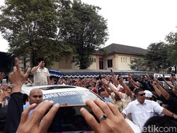 Resmi Lantik Komisi Percepatan Reformasi Polri, Prabowo Minta Anggota Bekerja Cepat dan Jujur
