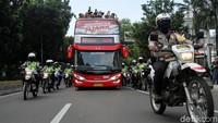 Arak-arakan mengambil start dari kawasan Gelora Bung Karno, lalu melalui jalan Sudirman untuk bergerak menuju Istana Negara.