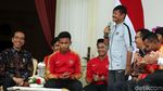 Momen Hangat Jokowi Bertemu Skuat Garuda Muda di Istana