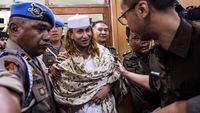 Ekspresi Habib Bahar bin Smith Jalani Sidang Perdana