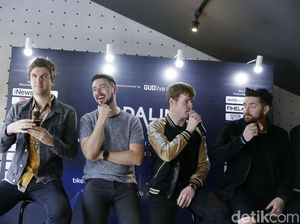 Wow! Kodaline Pinjam Gitar Rian dMasiv untuk Konser Malam Ini