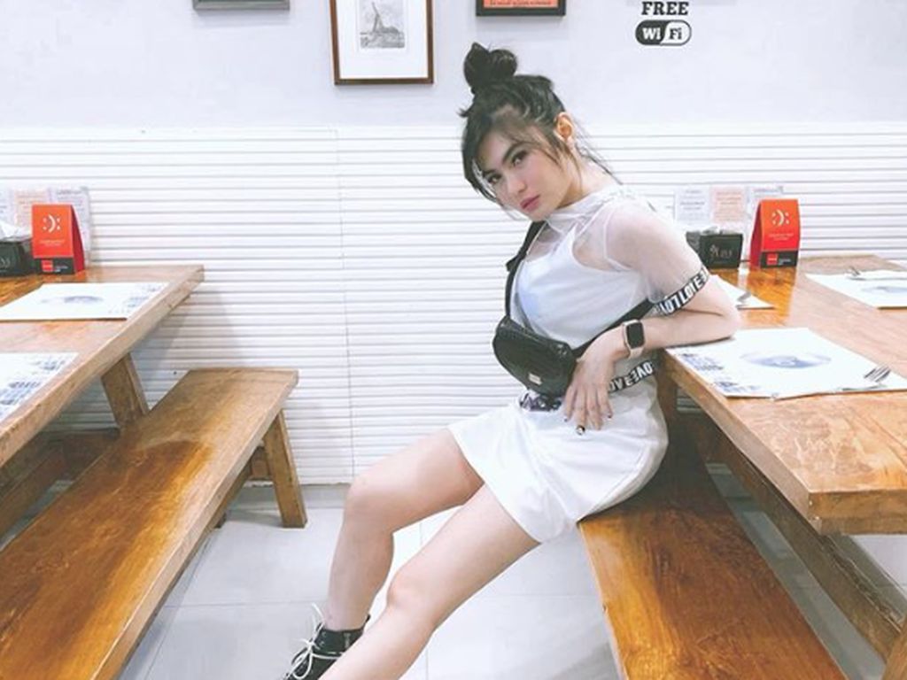 Netizen Duga Angela Lee Dianiaya karena Peilipis Berdarah, Ternyata... Netizen Duga Angela Lee Dianiaya karena Peilipis Berdarah, Ternyata...