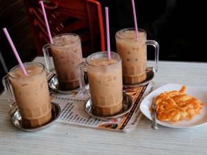 Menikmati Pagi di Pontianak dengan Segelas Kopi