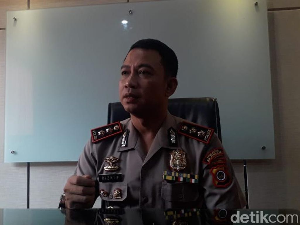 Mobil Caleg PDIP Dibakar di Sleman, Polisi: Ada Petunjuk dari CCTV Mobil Caleg PDIP Dibakar di Sleman, Polisi: Ada Petunjuk dari CCTV