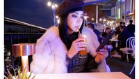 Gaya Anggun Syahrini Saat Kulineran di Beverly Hills hingga Belajar Masak di Tokyo