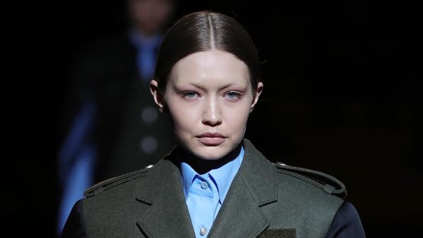 Saat Gigi Hadid Sampai Kaia Gerber Tak Punya Alis