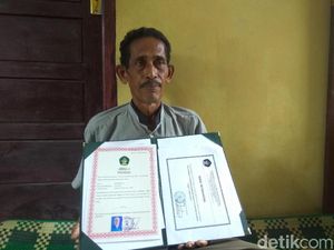 Anak Meninggal Sebelum Wisuda, Bukhari Ajak Wisudawan Lain Foto Bersama