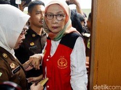 Tulis Buku di Tahanan, Ratna Sarumpaet Menolak Disamakan dengan Ahok