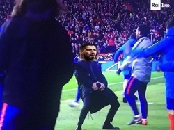 Suarez mencetak dua gol ke gawang Madrid. Ia pun disebut berselebrasi seperti Diego Simeone, pelatih Atletico Madrid, yang sempat membuat perayaan gol kontroversi dengan meletakkan tangannya di selakangan. (Foto: Twitter)