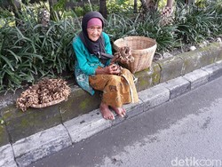 Prameker Pasti Tahu Mbah Parmi, Puluhan Tahun Jualan di Stasiun Balapan