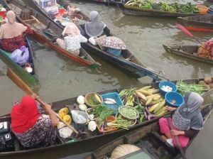 Pengalaman Unik Belanja di Pasar Terapung Banjarmasin