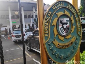 AKBP Bambang Kayun Minta Hakim Nyatakan Status Tersangkanya Tidak Sah AKBP Bambang Kayun Minta Hakim Nyatakan Status Tersangkanya Tidak Sah