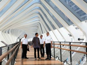 Potret JPO Instagramable di Jalan Sudirman yang Diresmikan Anies Potret JPO Instagramable di Jalan Sudirman yang Diresmikan Anies