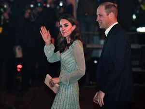 Kate Middleton Berkilauan Pakai Gaun Rp 35 Juta Saat Suguhkan Bir Kate Middleton Berkilauan Pakai Gaun Rp 35 Juta Saat Suguhkan Bir