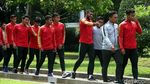 Momen Hangat Jokowi Bertemu Skuat Garuda Muda di Istana