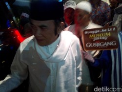 Ke Kota Kretek, Raja Dangdut Rhoma Irama Mampir ke Toko Jenang Kudus