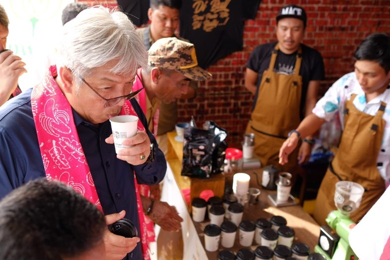 Ke Halmahera, Dirjen Minerba Cicipi Kopi Buli Hasil Binaan Antam