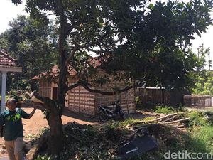 5 Keluarga Korban Banjir di Mojokerto Tak Punya Tempat Tinggal 5 Keluarga Korban Banjir di Mojokerto Tak Punya Tempat Tinggal