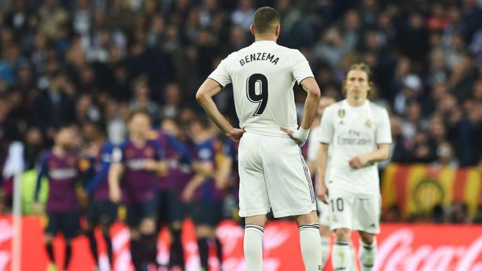 Striker Karim Benzema (9) saat Real Madrid dikalahkan Barcelona di Santiago Bernabeu. (Foto: Denis Doyle/Getty Images) Striker Karim Benzema (9) saat Real Madrid dikalahkan Barcelona di Santiago Bernabeu. (Foto: Denis Doyle/Getty Images)