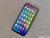 Galaxy M20, Ponsel Samsung yang Beda