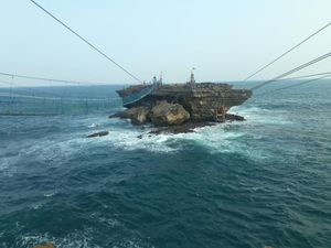 Dilarang Takut di Pantai Timang