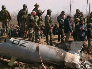 Pakistan Janji Bebaskan Pilot, India Tetap Waspada