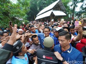 Datangi Desa Wisata di Tegal, Sandi Dengarkan Aspirasi Warga