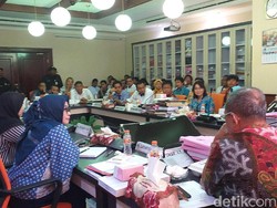 Sampaikan Aspirasi, Pedagang Hi-Tech Mall Geruduk DPRD Surabaya