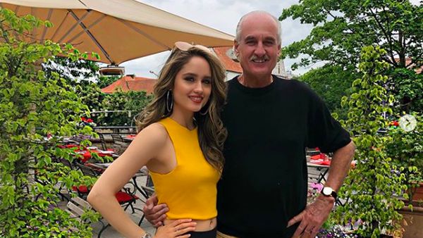 Jarang Terekspos, 8 Momen Kebersamaan Cinta Laura dan Sang Ayah