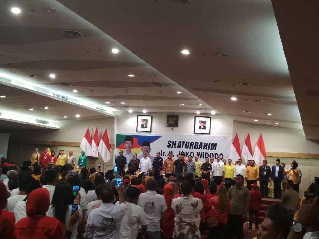 Bertemu Jokowi, TKD Gorontalo Minta Saran Jadikan RI Lebih Maju Bertemu Jokowi, TKD Gorontalo Minta Saran Jadikan RI Lebih Maju