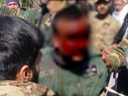 Pakistan Tangkap dan Pertontonkan Pilot India