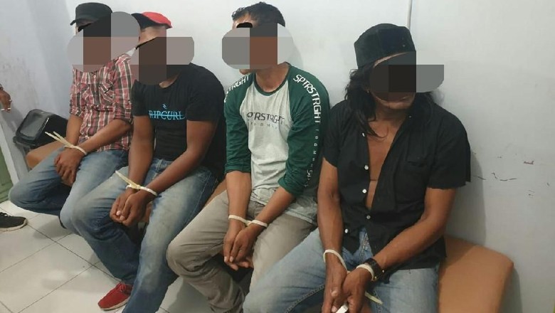 Kampanye Door To Door Sambil Bawa Senjata, 4 Orang Dibekuk