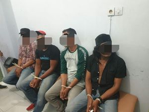 Kampanye Door To Door Sambil Bawa Senjata, 4 Orang Dibekuk