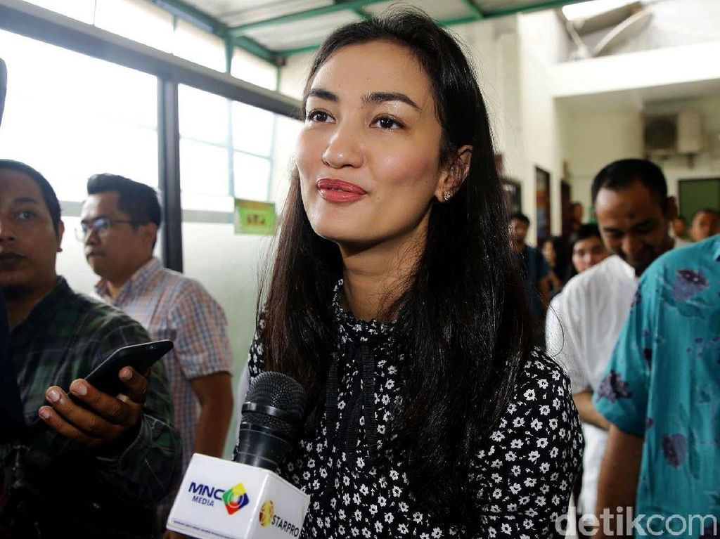 Rio Dewanto Akan Dampingi Ratna Sarumpaet di Sidang Lanjutan Rio Dewanto Akan Dampingi Ratna Sarumpaet di Sidang Lanjutan