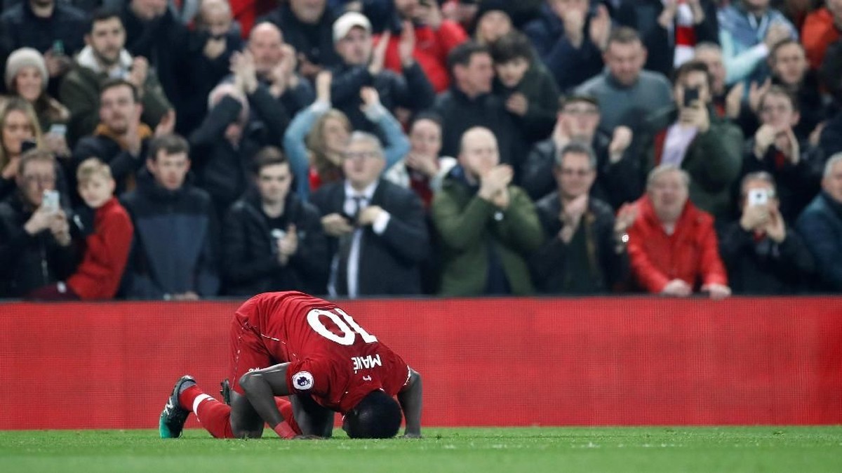 Sadio Mane bikin dua gol saat ditempatkan sebagai penyerang tengah (Reuters/Carl Recine)