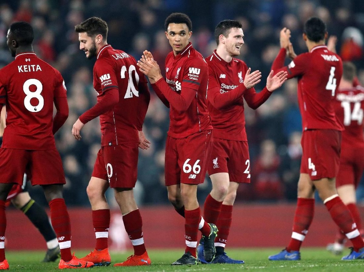 Trent Alexander-Arnold bersama para pemain Liverpool. (Foto: Russell Cheyne/Reuters)