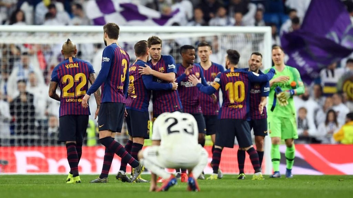 Barcelona mengincar kemenangan lain di markas Real Madrid, dalam El Clasico malam ini. Foto: David Ramos/Getty Images