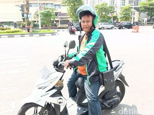Driver Ojol di Semarang Nyaleg, Kampanye ke Dapil Sambil Narik Ojek Driver Ojol di Semarang Nyaleg, Kampanye ke Dapil Sambil Narik Ojek
