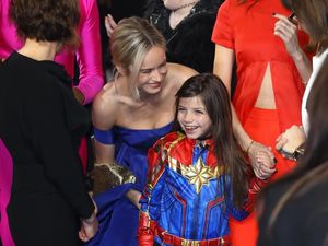 Saat Brie Larson Bertemu si Kecil Carol Danvers Saat Brie Larson Bertemu si Kecil Carol Danvers