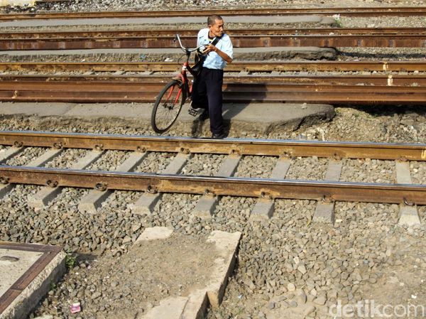Perlintasan KA Jalan Angkasa Ditutup, Warga Butuh JPO