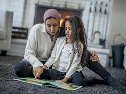 Hindari 5 Kesalahan Orangtua Saat Mengajari Anak Membaca