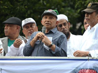 Amien Rais Orasi di Depan Massa FUI