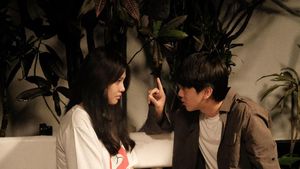 8 Quotes Cinta Dilan 1991, Bikin Cewek Baper dan Senyum-senyum Sendiri