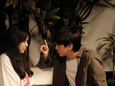8 Quotes Cinta Dilan 1991, Bikin Cewek Baper dan Senyum-senyum Sendiri