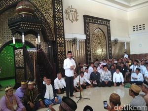 Jokowi Bagi-bagi Sertifikat Tanah Wakaf di Gorontalo
