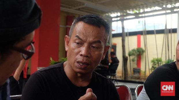 Edi Riadi, ayah Sani Rizki Fauzi, berharap sang anak bisa terus berkembang dalam kariernya sebagai pesepakbola.
