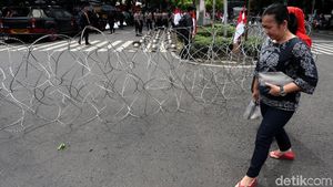 Potret Pengamanan Polisi Jelang Aksi di Depan KPU