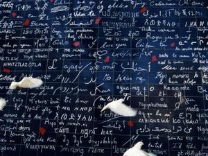 Dinding Cinta Tampilkan 311 Bahasa dalam Kalimat I Love You