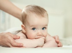 35 Nama Bayi Indah nan Unik dengan Makna Adil